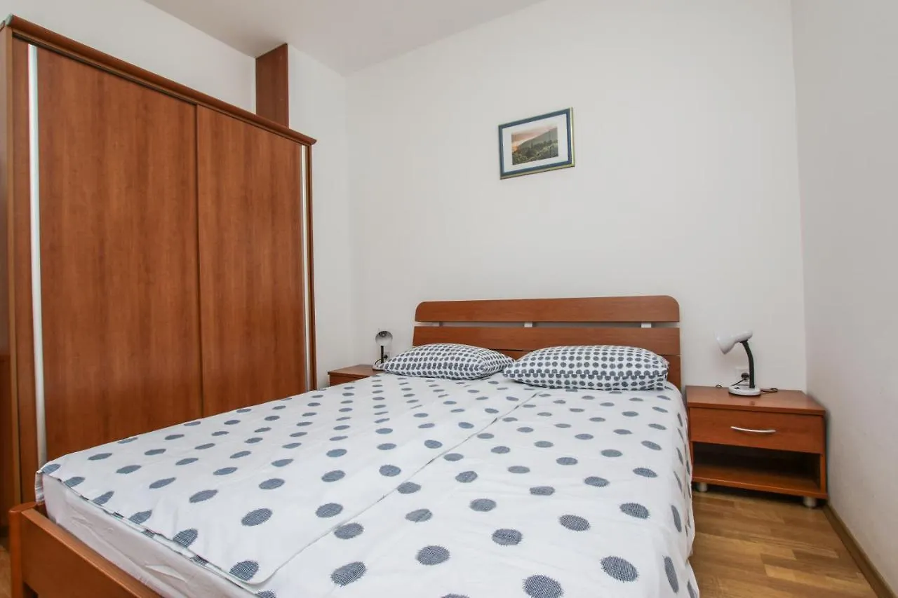Apartments Cvitan 1. Floor ポレッチ