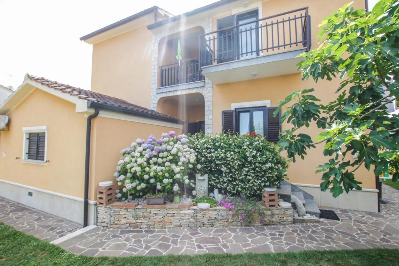 Apartments Cvitan 1. Floor Porec 0*,